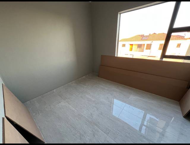 4 BEDROOM TOWNHOUSE FOR SALE IN STERPARK